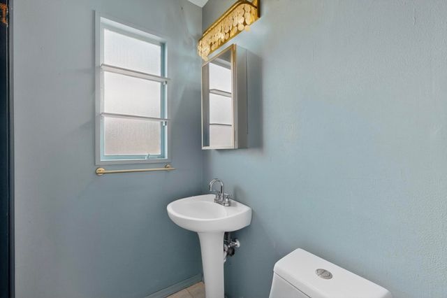 1722 Vermont Street NE, Albuquerque, NM 87110