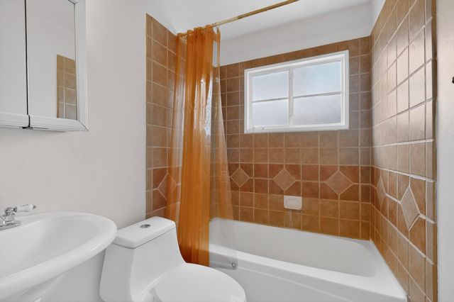 1722 Vermont Street NE, Albuquerque, NM 87110