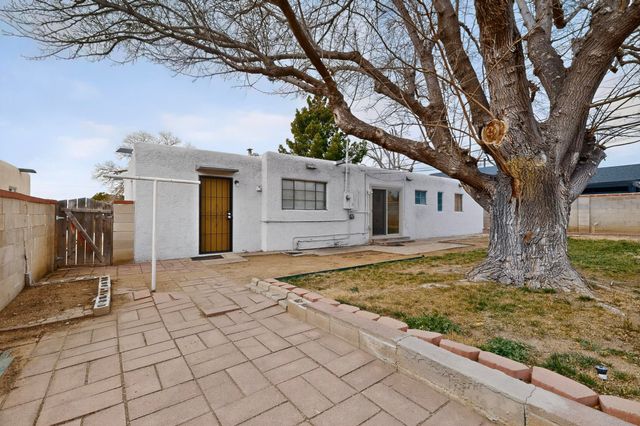 1722 Vermont Street NE, Albuquerque, NM 87110