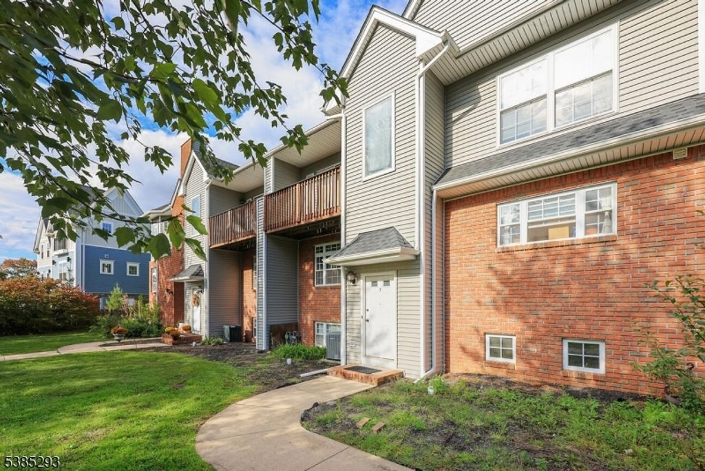 3 Cottage Court, Berkeley Heights Twp., NJ 07922