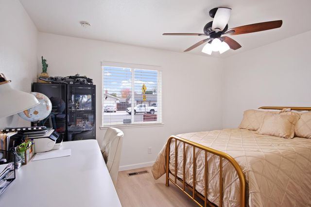 1921 Carleton Dr, Turlock, CA 95382