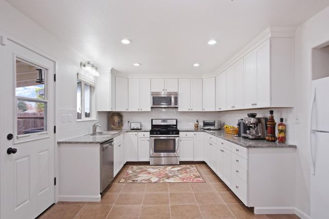 1921 Carleton Dr, Turlock, CA 95382