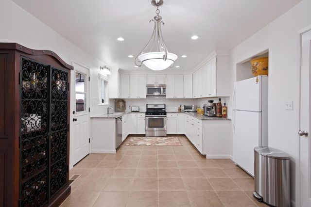 1921 Carleton Dr, Turlock, CA 95382