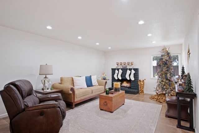 1921 Carleton Dr, Turlock, CA 95382