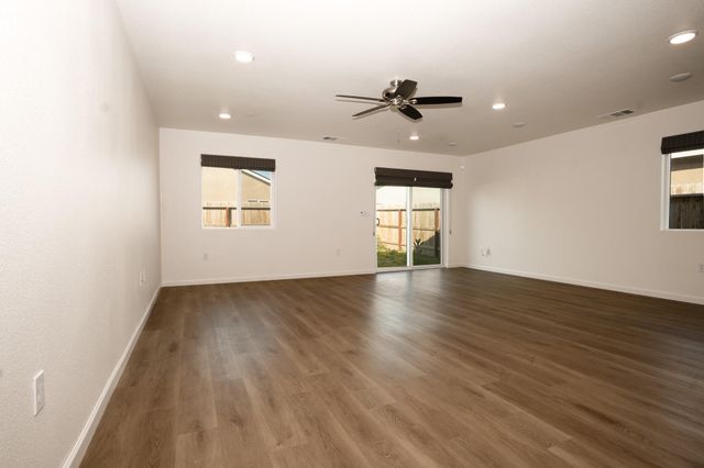 7070 Elm Street, Visalia, CA 93291