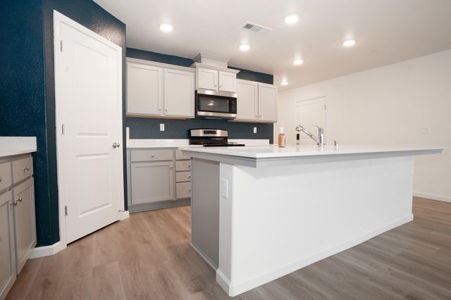 7070 Elm Street, Visalia, CA 93291