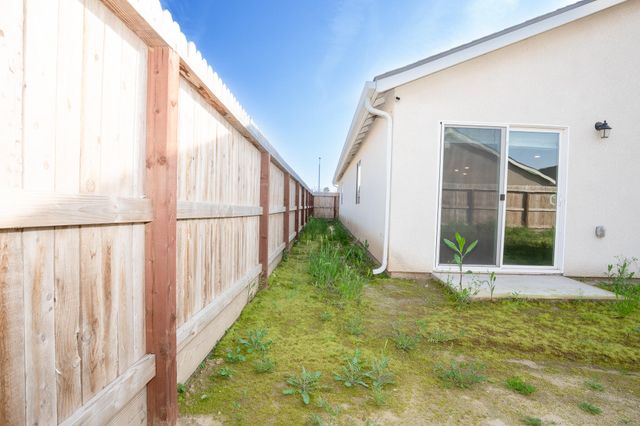 7070 Elm Street, Visalia, CA 93291