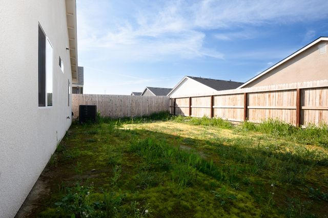 7070 Elm Street, Visalia, CA 93291