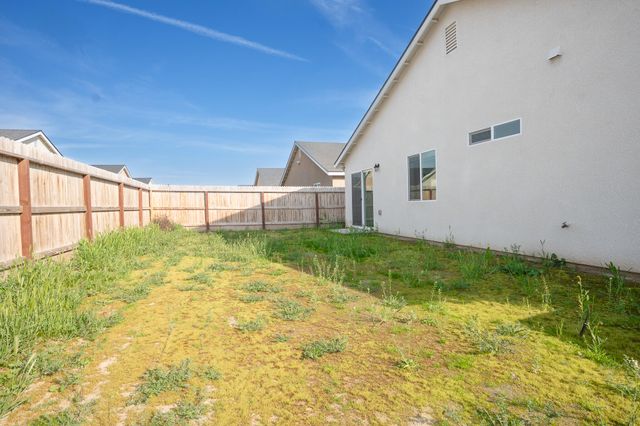 7070 Elm Street, Visalia, CA 93291