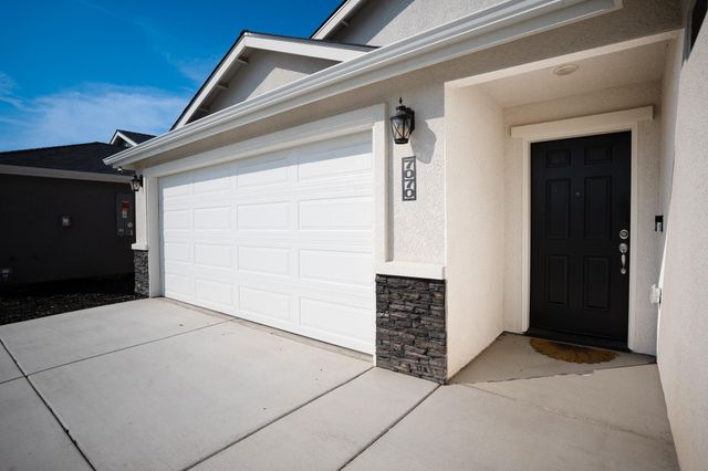 7070 Elm Street, Visalia, CA 93291