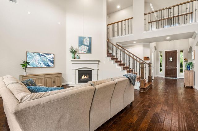 10 Black Spruce Court, The Woodlands, TX 77389
