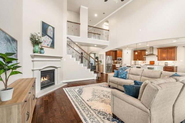 10 Black Spruce Court, The Woodlands, TX 77389