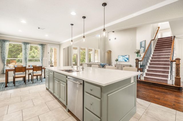 10 Black Spruce Court, The Woodlands, TX 77389