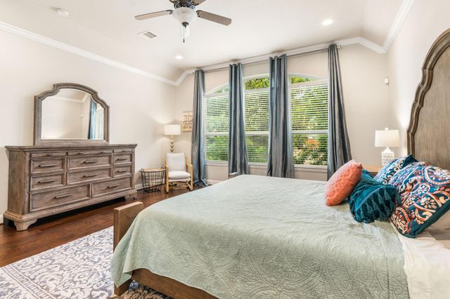 10 Black Spruce Court, The Woodlands, TX 77389