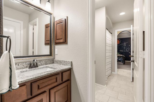 10 Black Spruce Court, The Woodlands, TX 77389