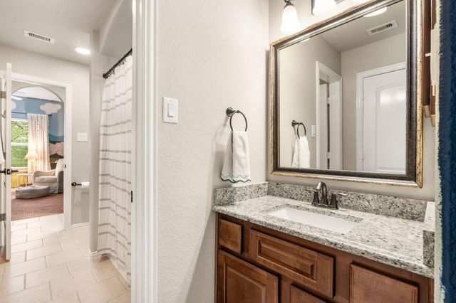10 Black Spruce Court, The Woodlands, TX 77389
