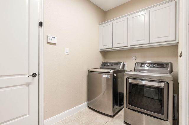 10 Black Spruce Court, The Woodlands, TX 77389