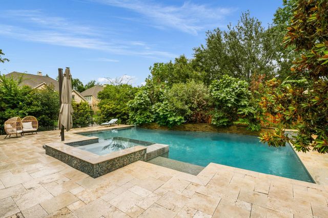 10 Black Spruce Court, The Woodlands, TX 77389