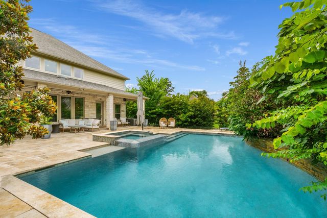 10 Black Spruce Court, The Woodlands, TX 77389