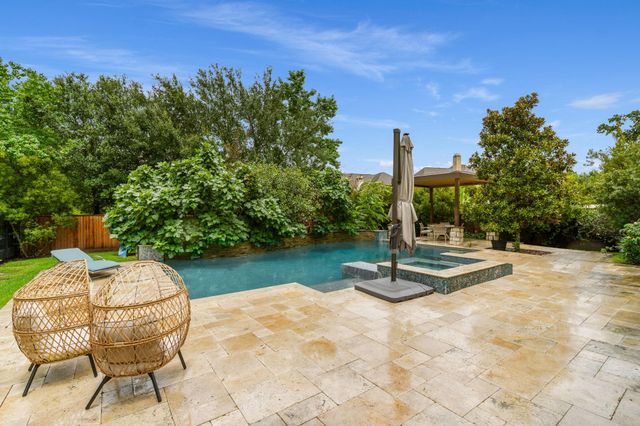 10 Black Spruce Court, The Woodlands, TX 77389