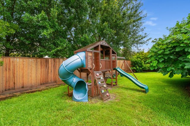 10 Black Spruce Court, The Woodlands, TX 77389