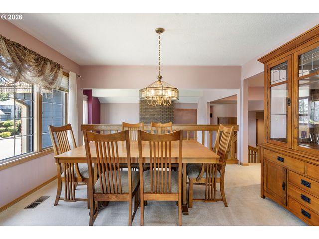 19602 WILDWOOD Dr, West Linn, OR 97068