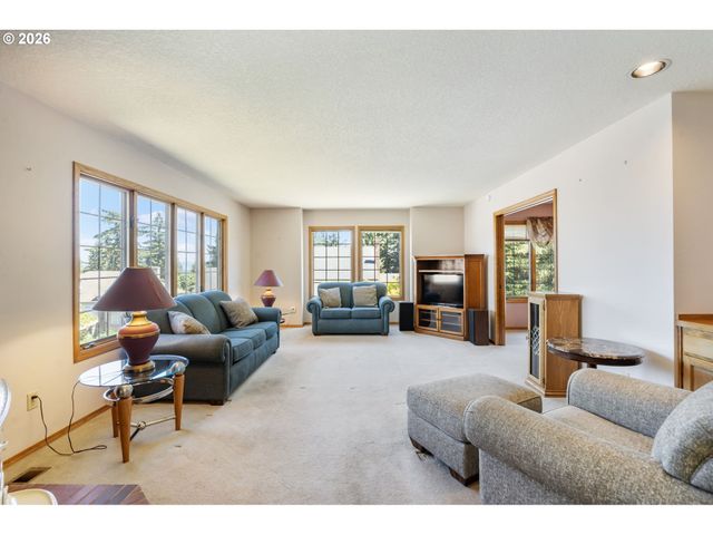 19602 WILDWOOD Dr, West Linn, OR 97068