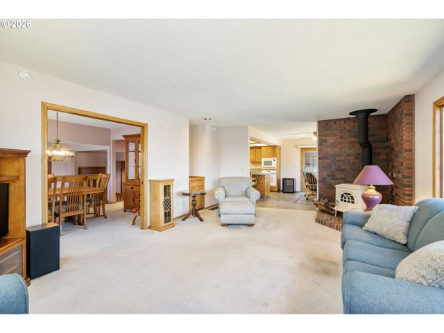 19602 WILDWOOD Dr, West Linn, OR 97068