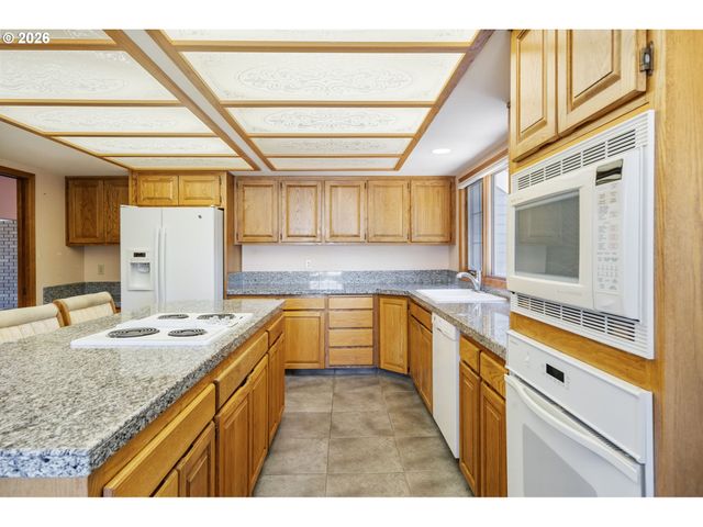 19602 WILDWOOD Dr, West Linn, OR 97068