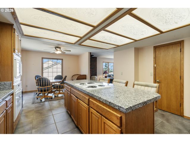 19602 WILDWOOD Dr, West Linn, OR 97068