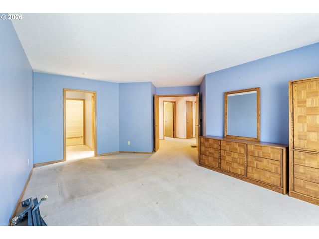 19602 WILDWOOD Dr, West Linn, OR 97068