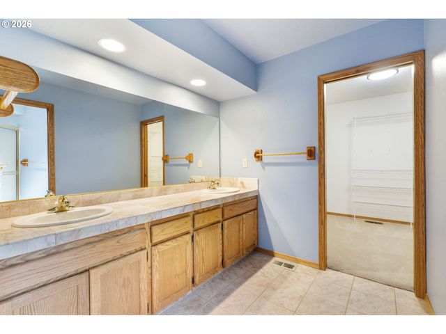 19602 WILDWOOD Dr, West Linn, OR 97068