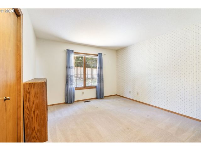 19602 WILDWOOD Dr, West Linn, OR 97068