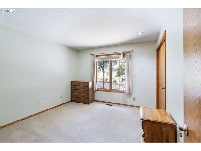 19602 WILDWOOD Dr, West Linn, OR 97068