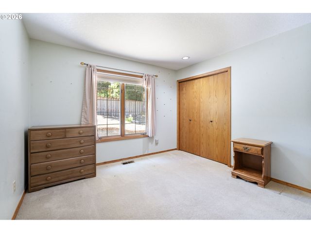 19602 WILDWOOD Dr, West Linn, OR 97068