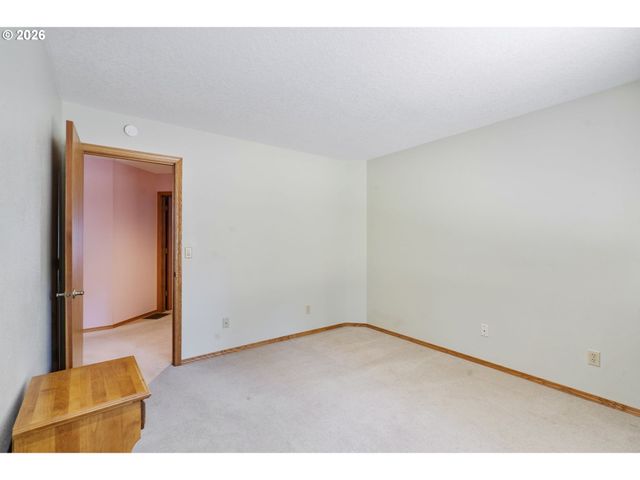 19602 WILDWOOD Dr, West Linn, OR 97068
