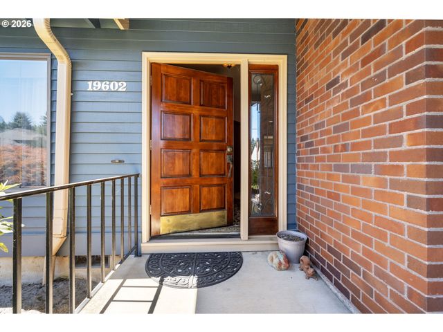 19602 WILDWOOD Dr, West Linn, OR 97068