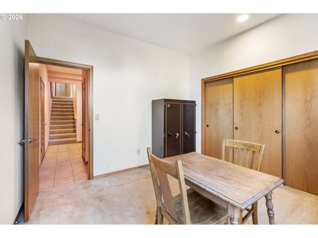 19602 WILDWOOD Dr, West Linn, OR 97068