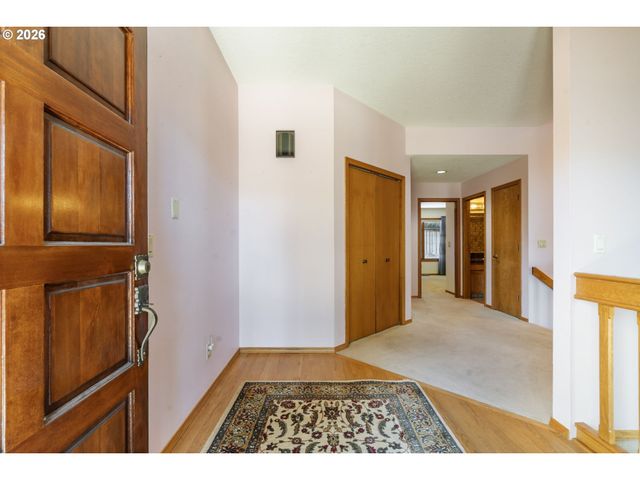 19602 WILDWOOD Dr, West Linn, OR 97068