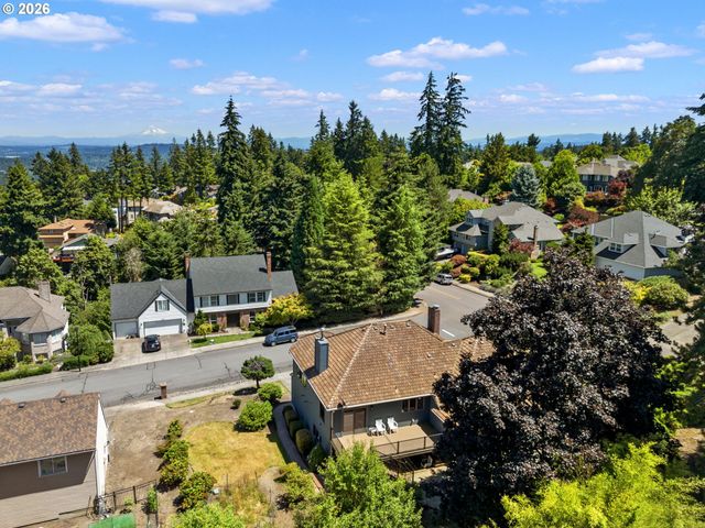 19602 WILDWOOD Dr, West Linn, OR 97068