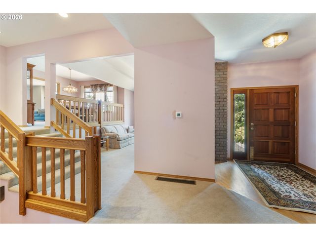 19602 WILDWOOD Dr, West Linn, OR 97068