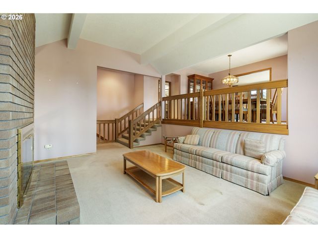 19602 WILDWOOD Dr, West Linn, OR 97068