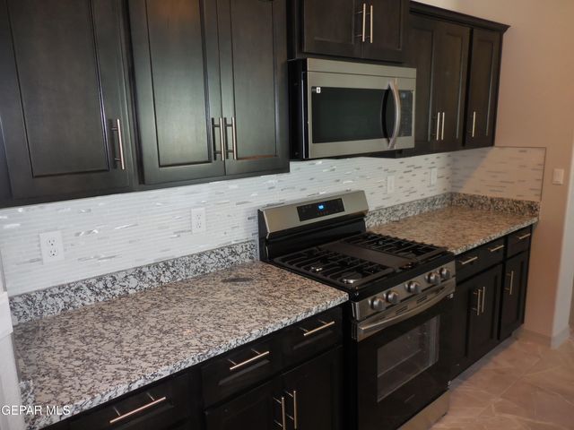 12817 Giovanni Grajeda Avenue, El Paso, TX 79928