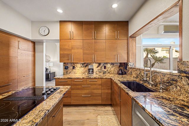 2547 E AMBER RIDGE Way, Phoenix, AZ 85048