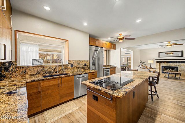 2547 E AMBER RIDGE Way, Phoenix, AZ 85048