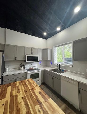 23861 Almy Road, Howard City, MI 49329