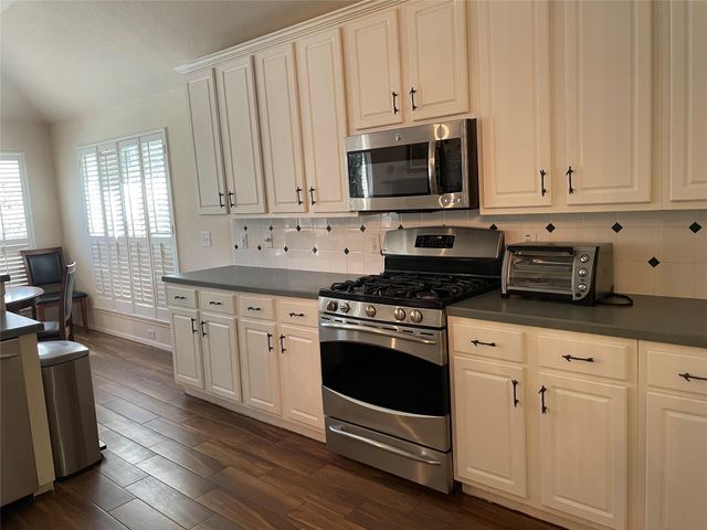 18 Teak Mill Place, The Woodlands, TX 77382