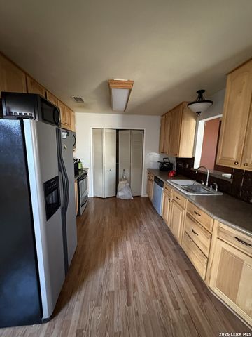 616 fern meadow, Universal City, TX 78148