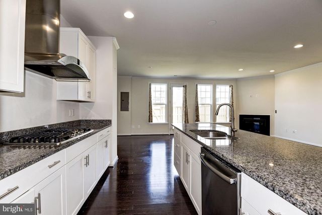 42524 BENFOLD SQ, Brambleton, VA 20148