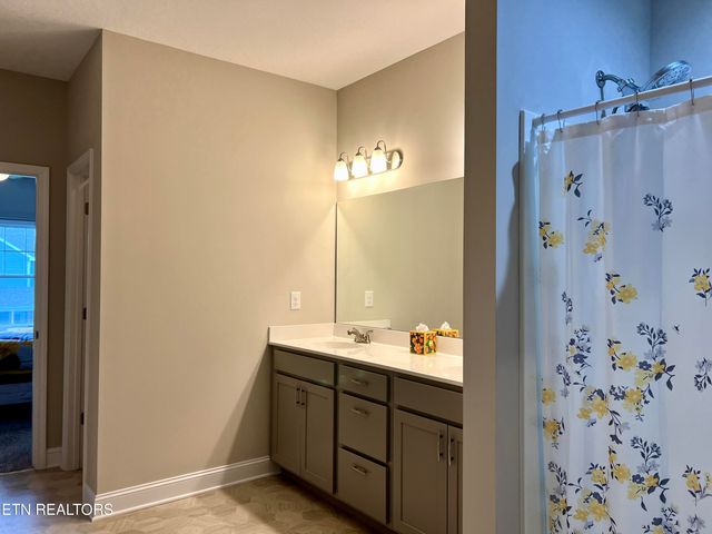 109 E Elderberry St, Oak Ridge, TN 37830